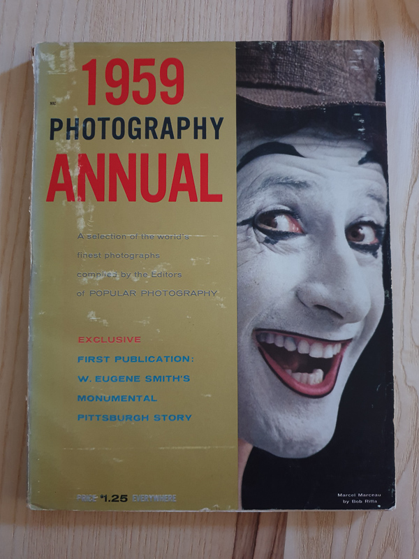 ⬆︎ La copertina di Photography Annual 1959