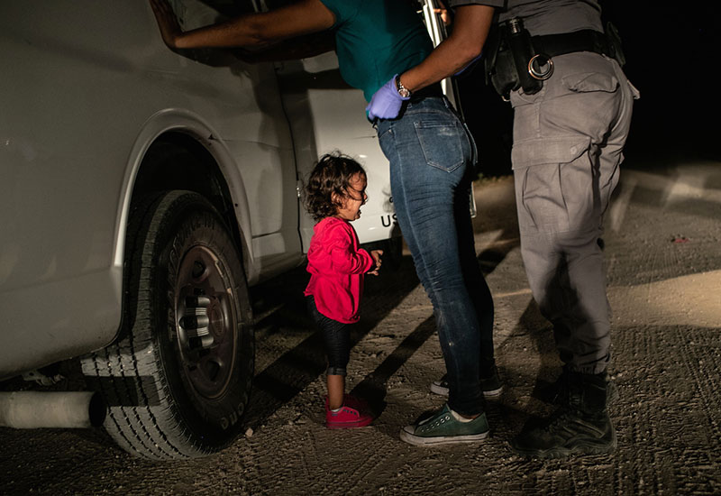 ⬆︎ Crying Girl on the Border è la foto di John Moore che ha vinto il WPP19. © John Moore, Getty Images 