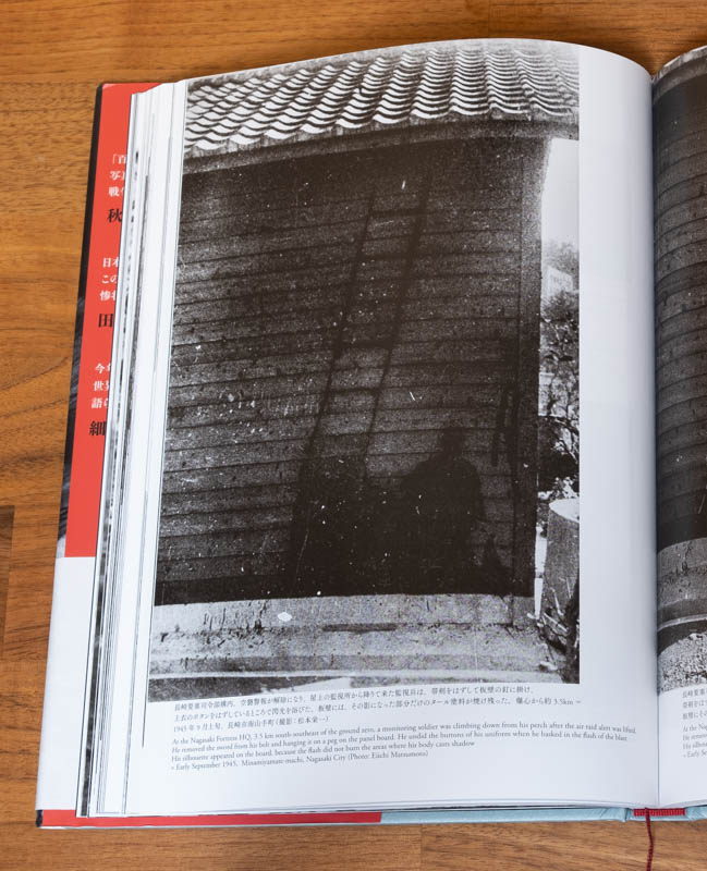 ⬆︎ l&rsquo;ombra di un uomo impressa sulle pareti di una casa. Foto del settembre 1945 di Eiichi Matsumoto